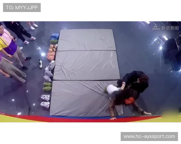球员因在场上用球给对方画眉毛，对手变成蜡笔小新全场爆笑